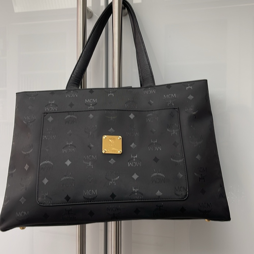 MCM Visetos  Germany triple entry tote, rear & center zipper & pocket Gold Hardw